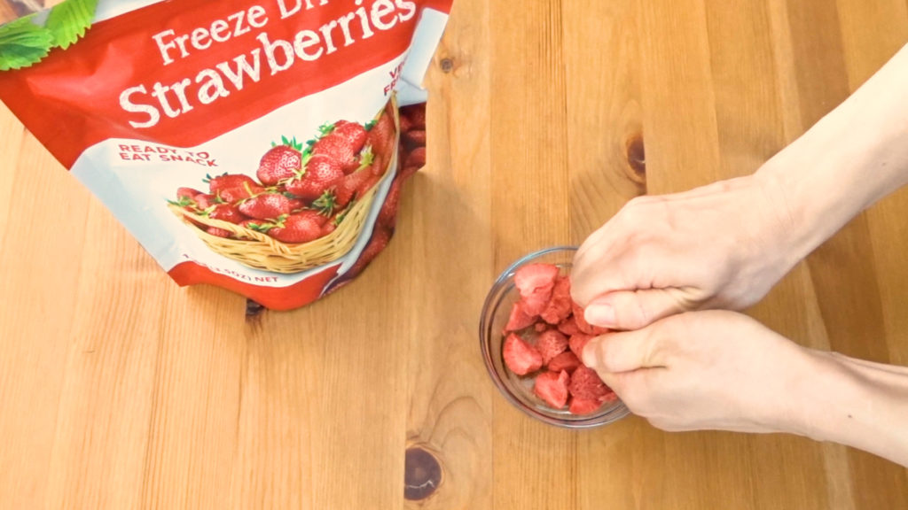 コストコのフリーズドライのストロベリーは苺丸ごと1粒が凍結乾燥してあるから食べ慣れるとクセになる美味しさ Tasty Time