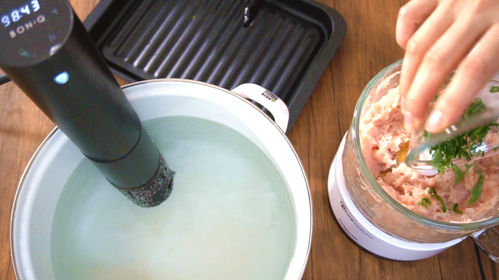 低温調理器BONIQ（ボニーク）で鶏むね肉の梅しそプロテインバー６１℃調理