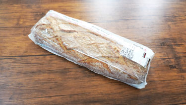 コストコのアーティザンブレッドのそば粉入りローフは香ばしいハード系フランスパン