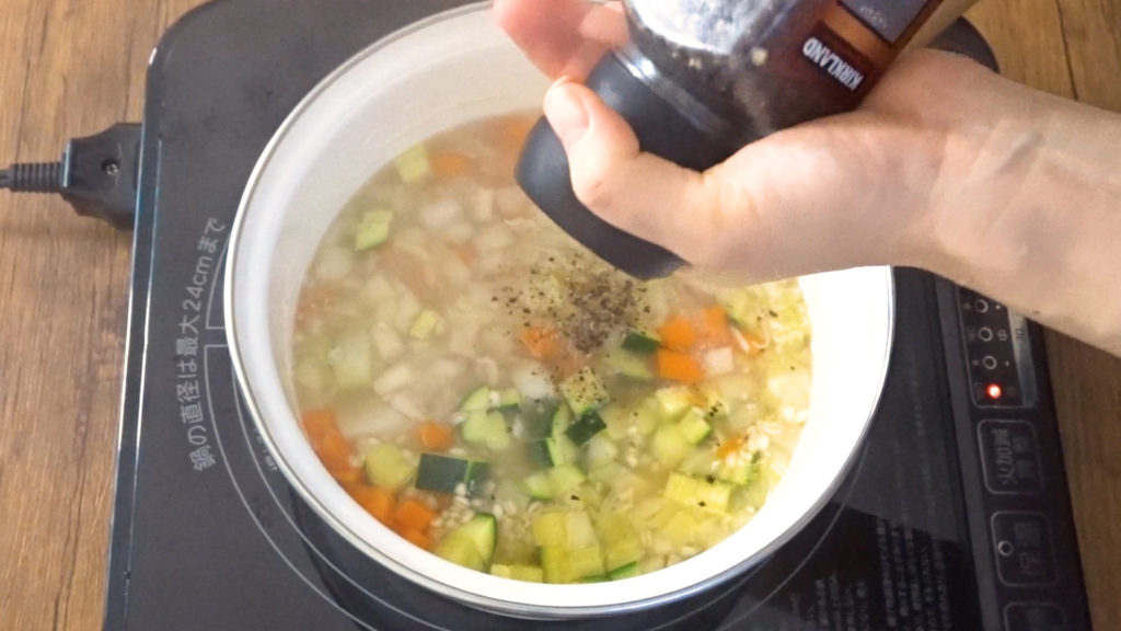 コストコの鶏肉水煮缶（チキンブレスト）で野菜スープ