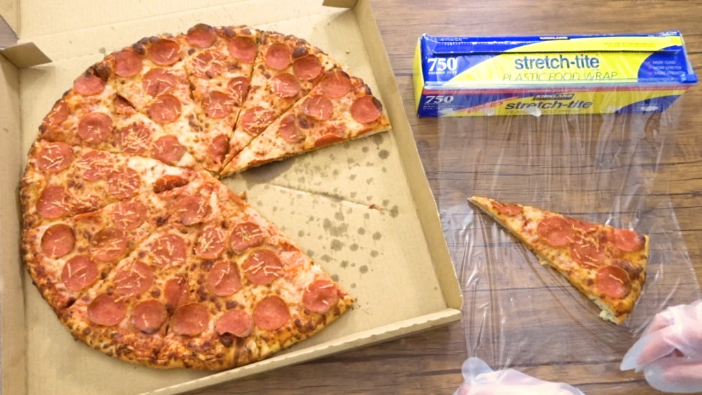 コストコフードコートのホールピザは焼きたてをすぐに食べられるのでホームパーティーなどにもぴったり Tasty Time