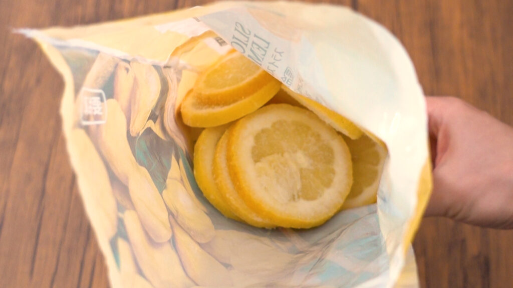 業務スーパーの冷凍スライスレモンは飲み物や盛り付けに大活躍 Tasty Time