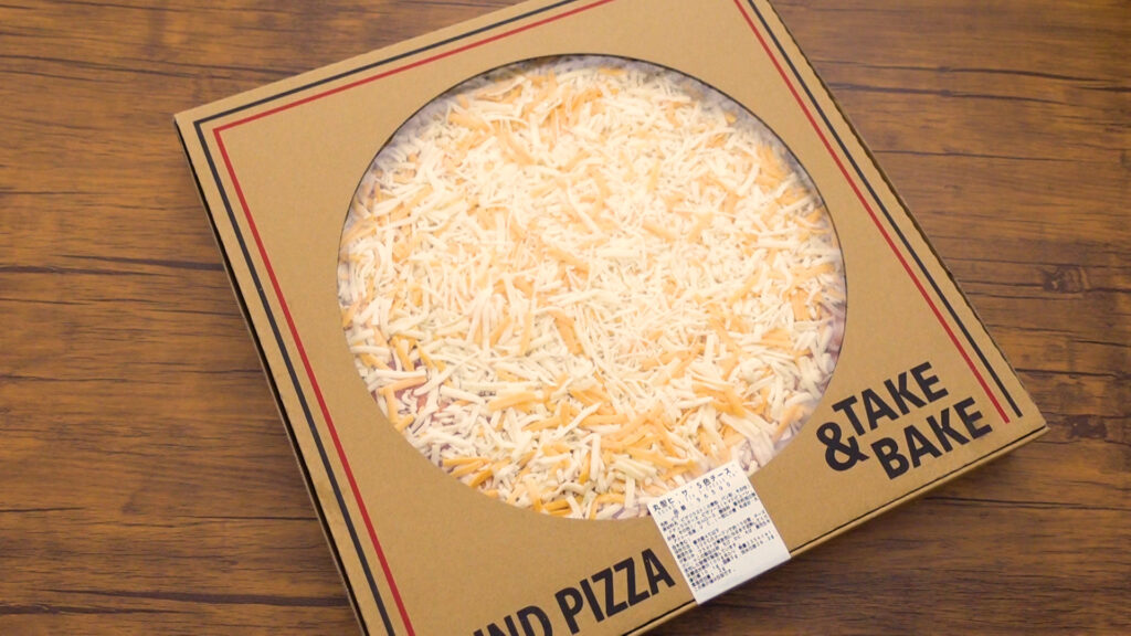コストコのKirkland Signature 丸型ピザ 5色チーズ