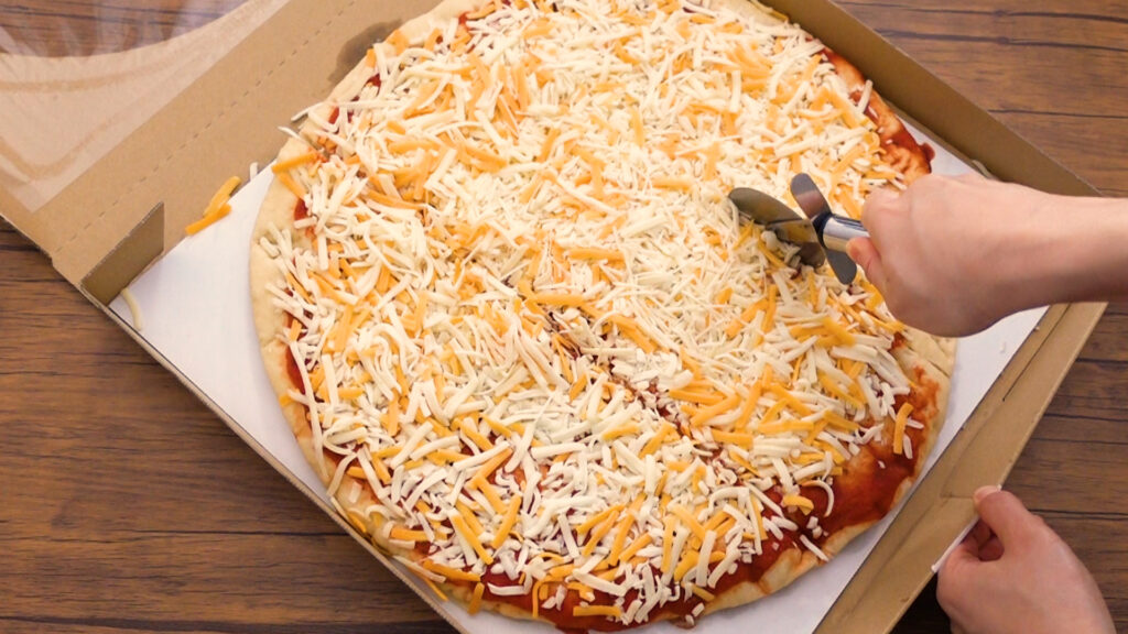 コストコのKirkland Signature 丸型ピザ 5色チーズ