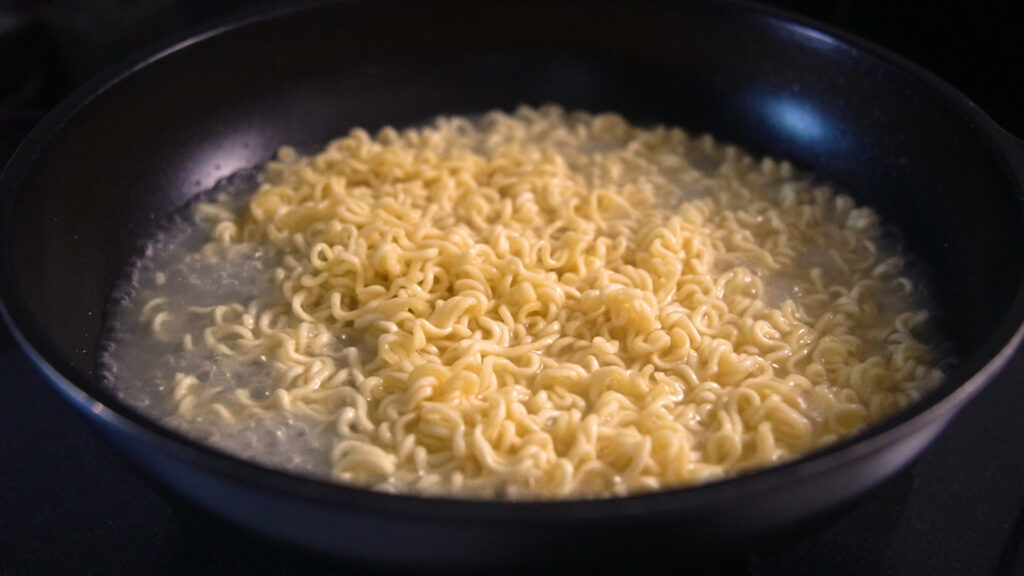コストコで買える辛ラーメンは袋麺タイプだからリーズナブルでアレンジも無限大に楽しめます！│TASTY TIME