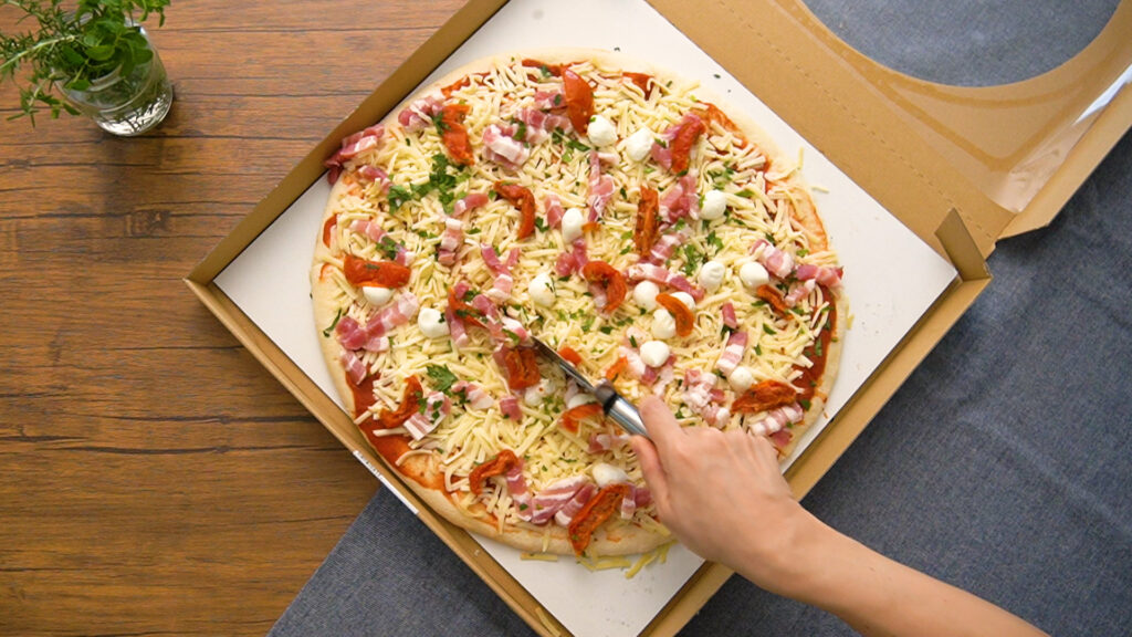 コストコの巨大ピザ パンチェッタ モッツァレラはマルゲリータ好きにもおすすめの美味しさ Tasty Time