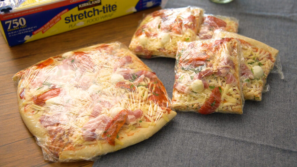 コストコのKirkland Signature 丸型ピザ パンチェッタ＆モッツァレラ